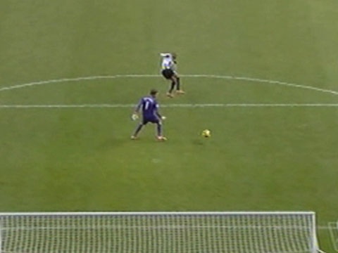 Fan Arsenal dung tim voi pha xu ly cua thu thanh Szczesny hinh anh