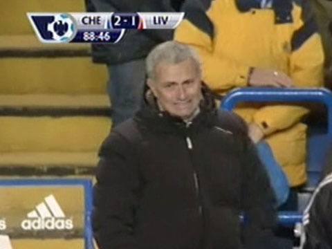 Mourinho nhu muon khoc sau pha dut diem cua Torres hinh anh