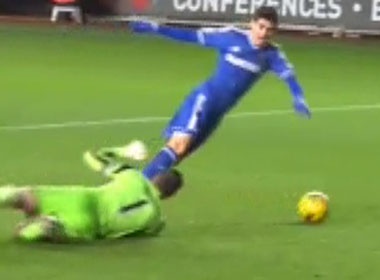 Pha bong gay tranh cai cua Oscar hinh anh