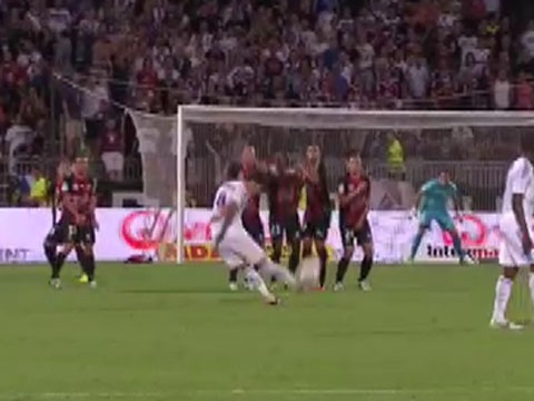 Tieu Zidane sut phat dep nhat luot di Ligue 1 hinh anh