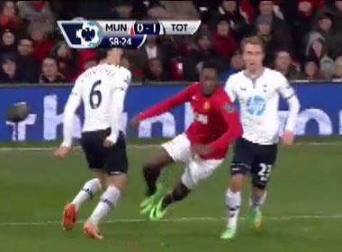 Tinh huong an va cua Welbeck hinh anh