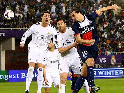 Man trinh dien cua Ronaldo, Ibra trong tran dau dem qua hinh anh