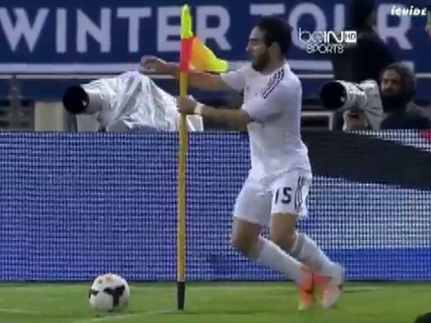 Pha bong hai huoc cua sao Real Madrid hinh anh