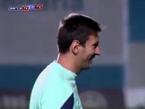 Clip Messi tuoi cuoi tap luyen sau chan thuong hinh anh