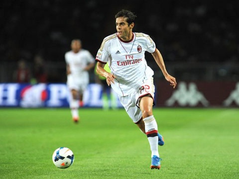 Nhung pha bong hay nhat cua Kaka nua dau mua giai 2013/14 hinh anh