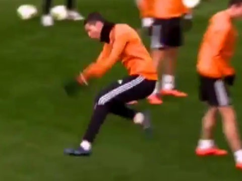 Ronaldo nhu phat cuong sau khi lua Pepe hinh anh