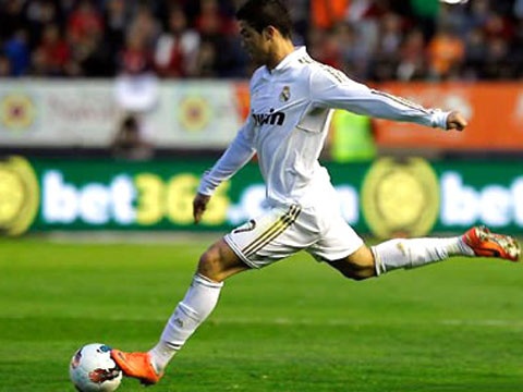 Clip Cristiano Ronaldo toa sang sau khi nhan Qua bong vang hinh anh