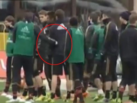 Balotelli lai gio tro choc pha dong doi hinh anh