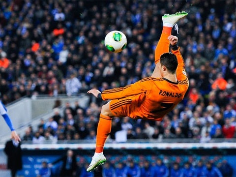 Pha nga ban den hut cua Ronaldo hinh anh