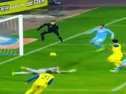 Pha bo lo khong tuong cua Higuain hinh anh