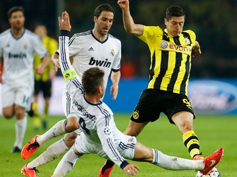 Nhung pha bong an tuong cua Lewandowski tai Dortmund hinh anh