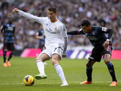 Man trinh dien an tuong cua Ronaldo truoc Granada hinh anh