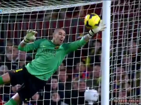 Pha bay nguoi cuu thua an tuong cua Victor Valdes hinh anh