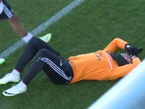 Pha vao bong cua Pepe khien Ronaldo suyt chan thuong hinh anh