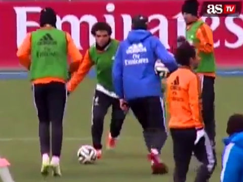 Pha xo hang Ronaldo cua Pepe hinh anh