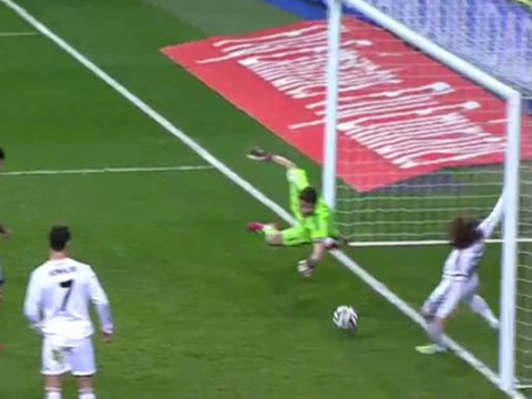 Pha cuu thua ngay tren vach voi cua Modric hinh anh