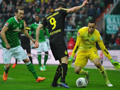 Bremen 1-5 Dortmund: Lewandowski toa sang hinh anh