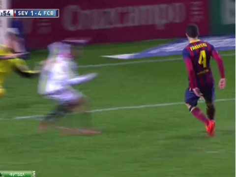 Pha lop bong tinh te cua Cesc Fabregas hinh anh