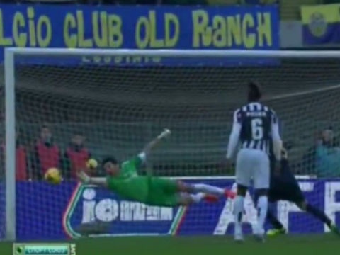 Pha bay nguoi het co cua Buffon hinh anh