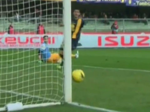 Pha dut diem tinh te cua Osvaldo hinh anh