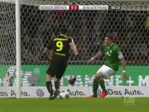 Lewandowski ghi ban dep nhat vong 20 Bundesliga hinh anh