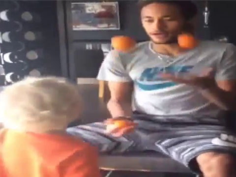 Neymar bieu dien tung hung phuc vu con trai hinh anh