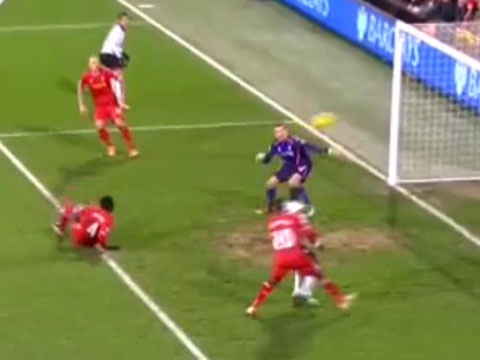 Pha da phan sieu hai cua Kolo Toure hinh anh