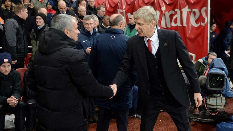 Wenger: 'Mourinho dang che giau noi so hai' hinh anh