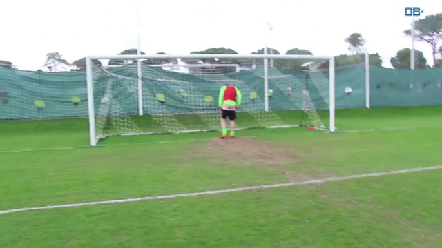 Jeppe Hansen bi dong doi bat tut quan lam bia tap sut hinh anh