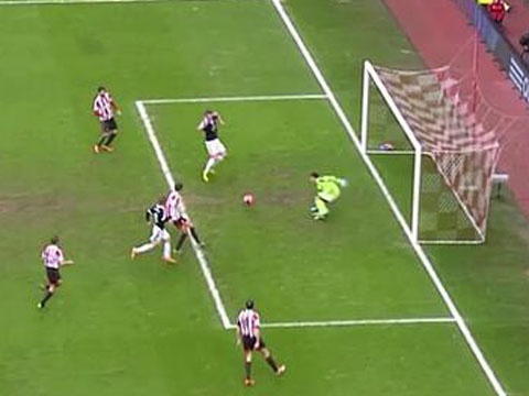 Pha bo lo khong tuong o khoang cach 3m cua sao tuyen Anh hinh anh