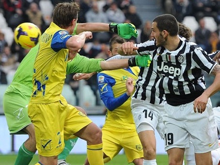 Juventus 3-1 Chievo: Mot minh ve dich hinh anh