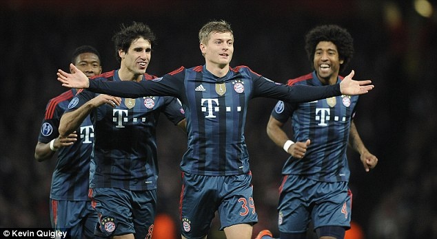 Moyes dich than 'xem gio' Toni Kroos hinh anh