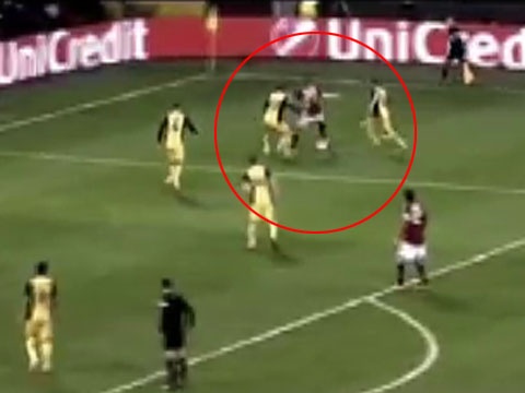 Adel Taarabt dung ky thuat dua gion Atletico Madrid hinh anh