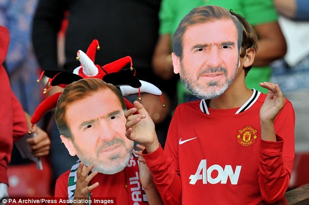 Eric Cantona lai ham nong tran chien M.U - Crystal Palace hinh anh