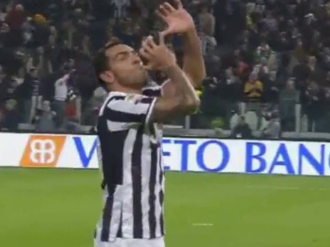 Man an mung la mat cua Tevez sau khi lap sieu pham hinh anh