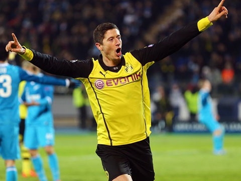 Man trinh dien an tuong cua Robert Lewandowski vs Zenit hinh anh