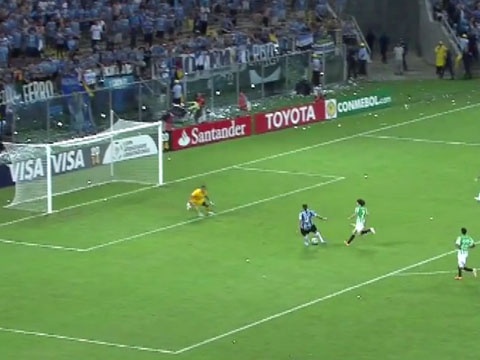 Pha bo lo kho tin truoc khung thanh hinh anh