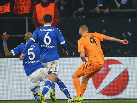 Nhung pha bong an tuong cua Benzema hinh anh