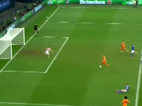 Pha doi mat trong tu the thuan loi cua Benzema hinh anh