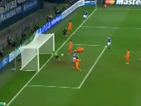 Phan xa xuat than cua thu thanh Casillas hinh anh