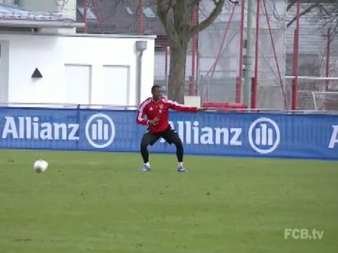 David Alaba an mung sieu di sau pha sut phat tren san tap hinh anh