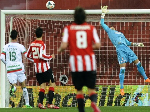 Athletic Bilbao 4-0 Granada: Hat-trick an tuong hinh anh