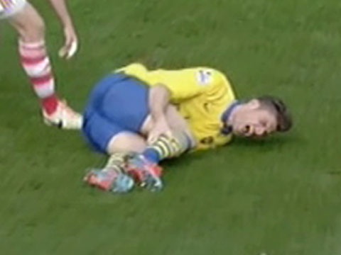 Pha dap bong co the khien Giroud mat su nghiep hinh anh