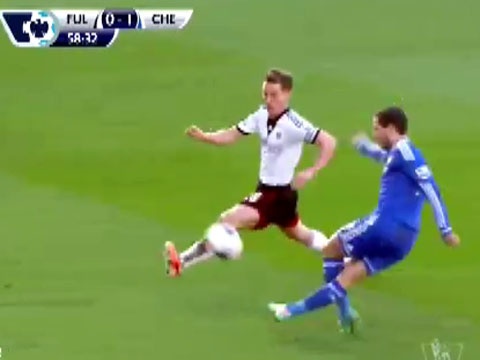 Torres bo lo sieu te sau duong chuyen ngau hung cua Hazard hinh anh