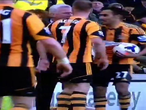 HLV Newcastle choi thiet dau cong nhu Zidane hinh anh