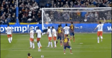 Pha da phat voi duong bong quai di cua Messi hinh anh