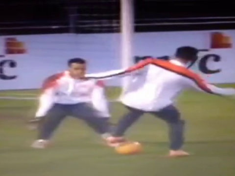 Pha xo hang dieu nghe cua Van Persie hinh anh