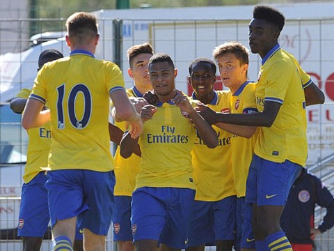 Arsenal dung 'hang khung' don tiep U19 Viet Nam hinh anh