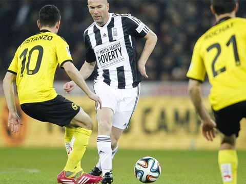 Clip chien thang 8-6 cua doi Zidane, Ronaldo hinh anh