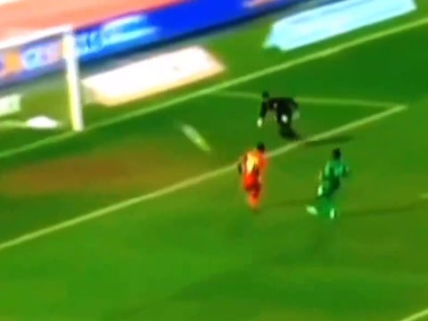 Pha bo lo khong tuong cua Christian Benteke hinh anh